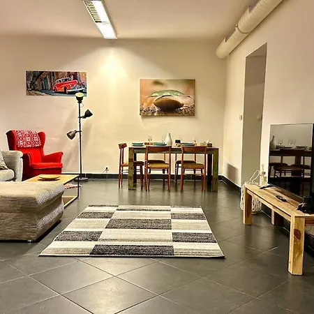 Spacious 115m2 Near Center & Parks Apartament Praga